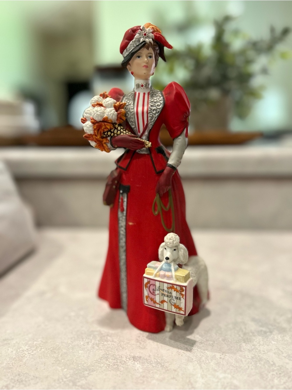 1997 Avon Mrs Albee Award Figurine Victorian Lady w Poodle Rare - Picture 2 of 8